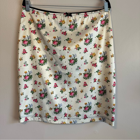 Dolce & Gabbana Dresses & Skirts - DOLCE & GABBANA MID-LENGTH FLORAL SKIRT SIZE 46 AUTHENTIC FINAL $97